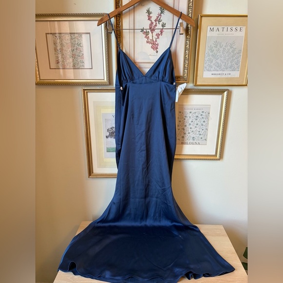 NWT Fame and Partners Trine Dress in Navy 2 - Picture 4 of 7